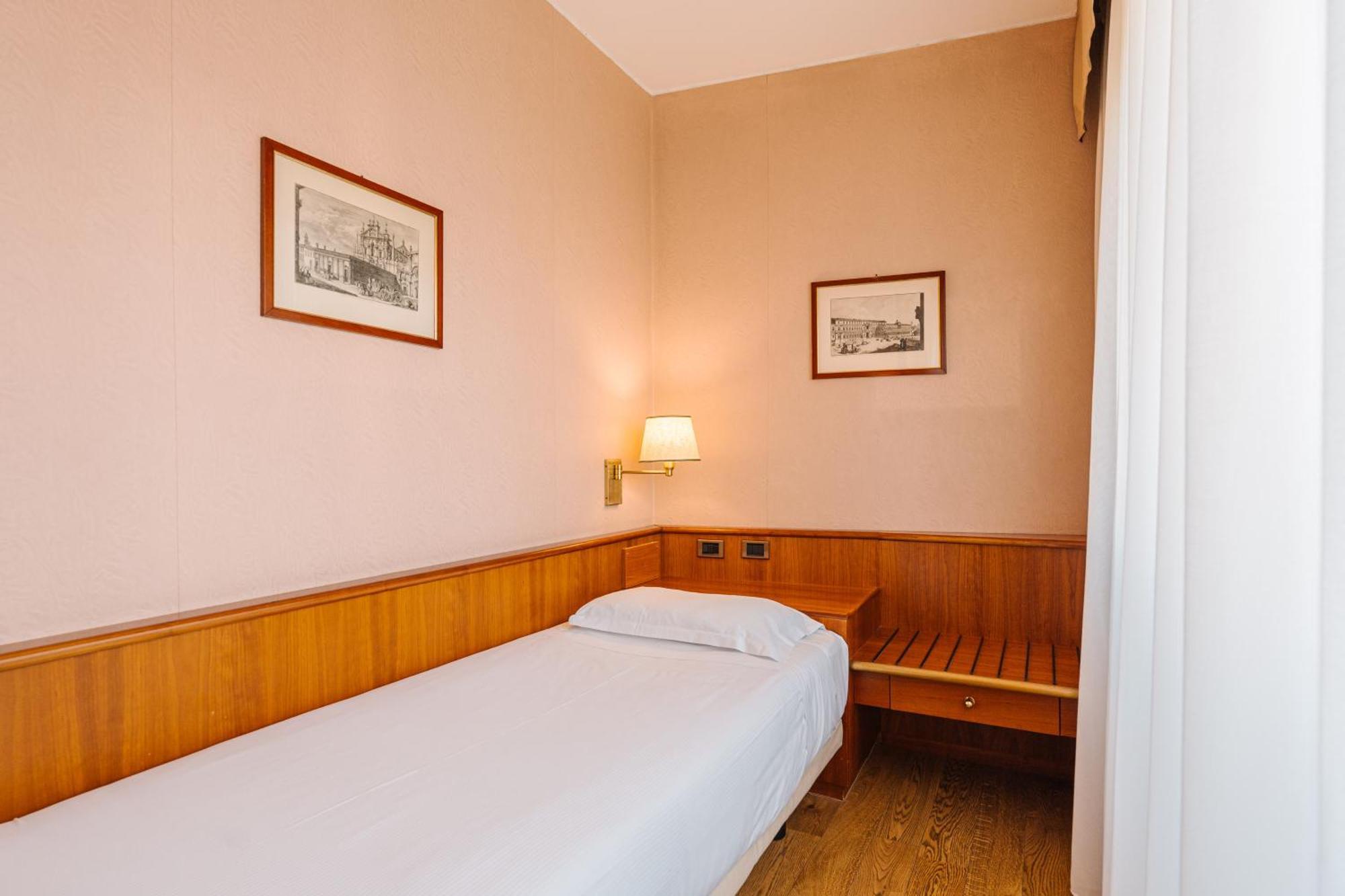 Crystal Hotel Varese Kültér fotó