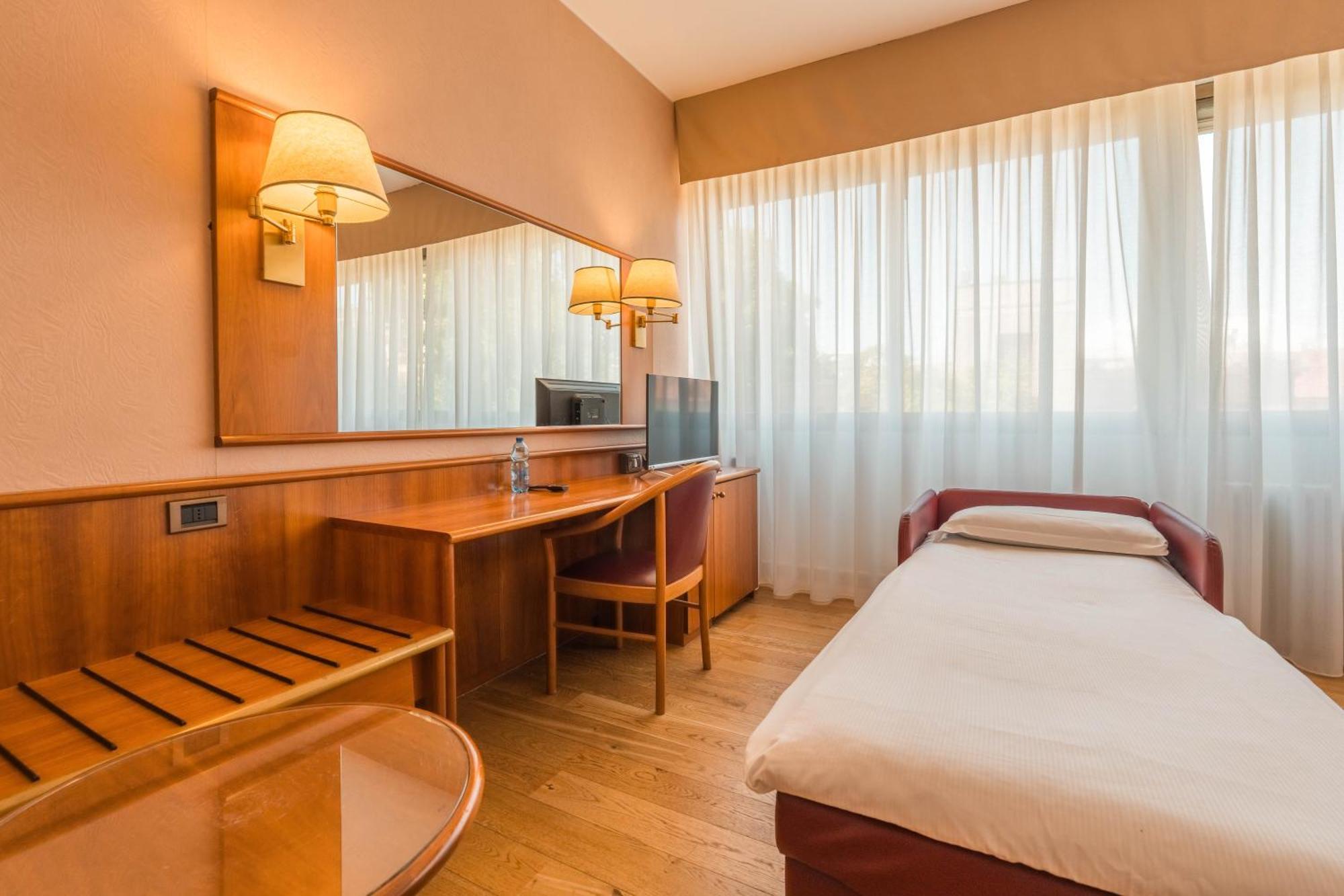 Crystal Hotel Varese Kültér fotó