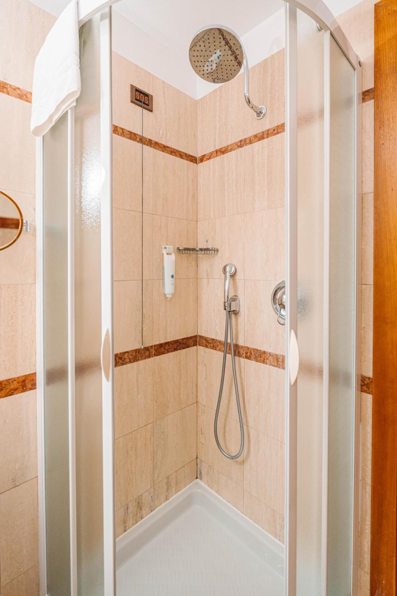 Crystal Hotel Varese Kültér fotó