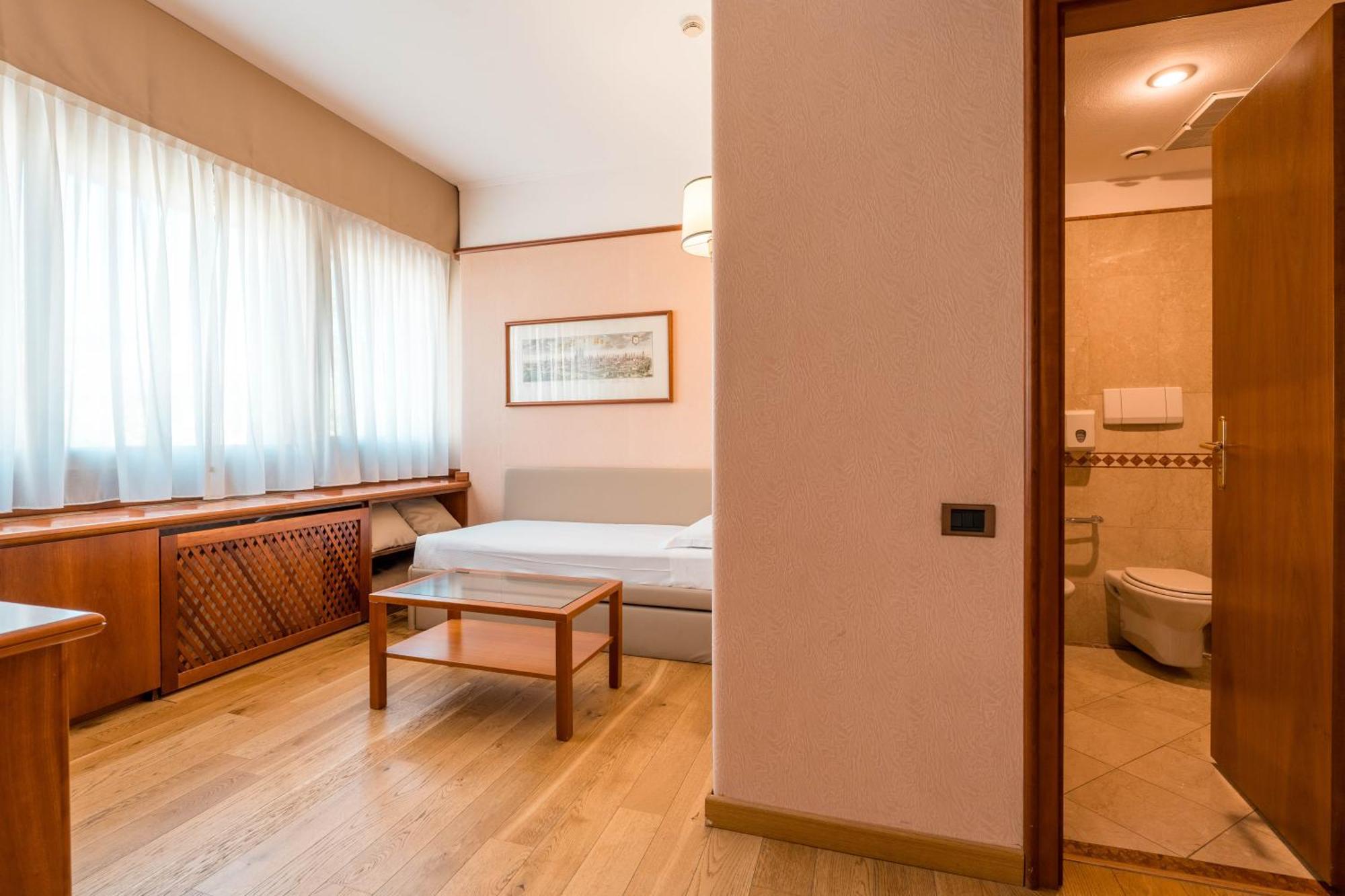 Crystal Hotel Varese Kültér fotó