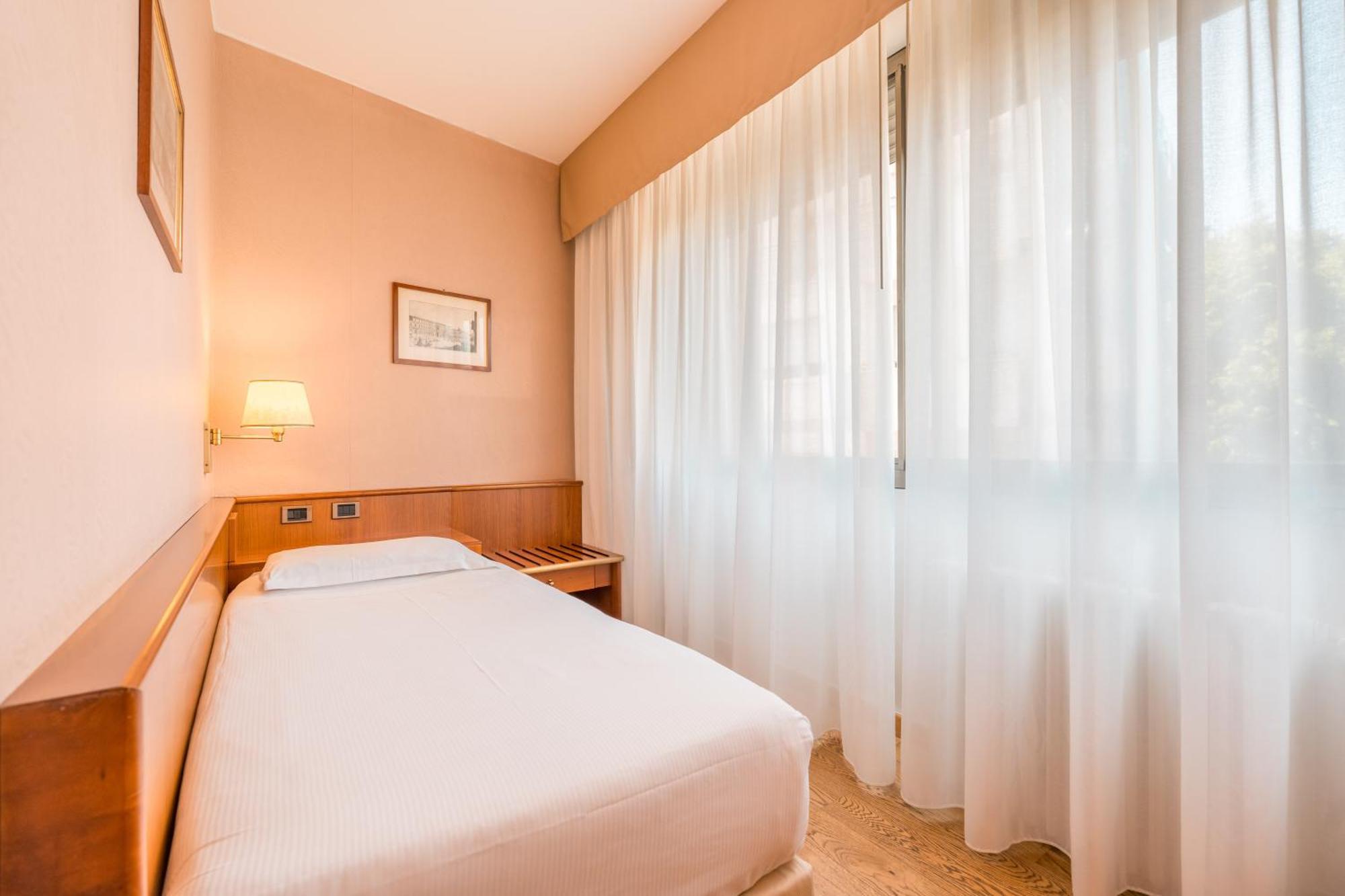 Crystal Hotel Varese Kültér fotó