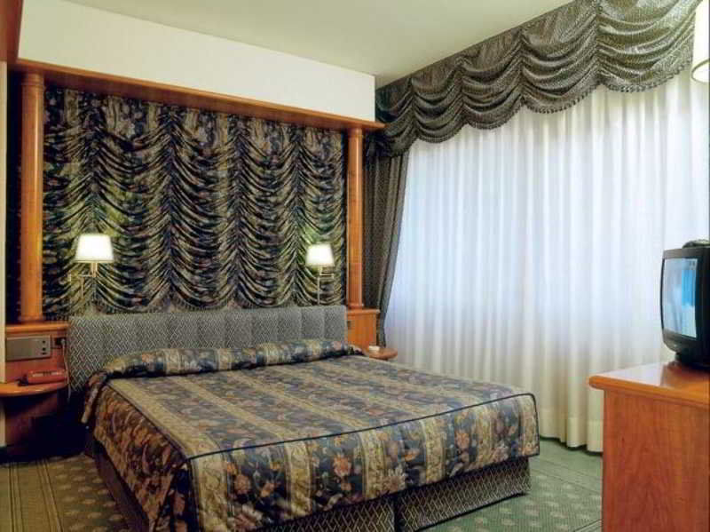 Crystal Hotel Varese Szoba fotó